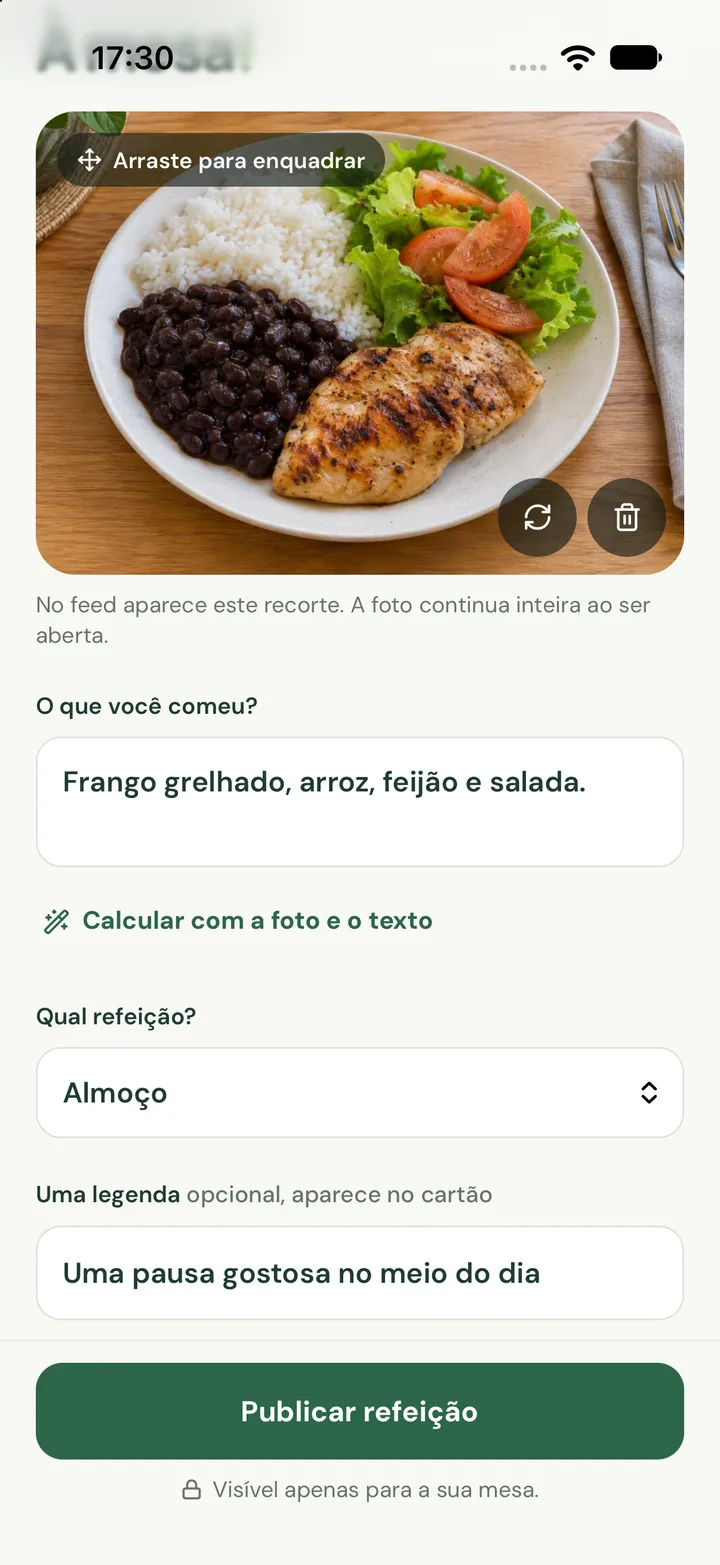 Tela de registrar refeição com a foto de um prato de arroz, feijão, frango e salada, o campo O que você comeu?, a escolha da refeição e o botão Publicar refeição.